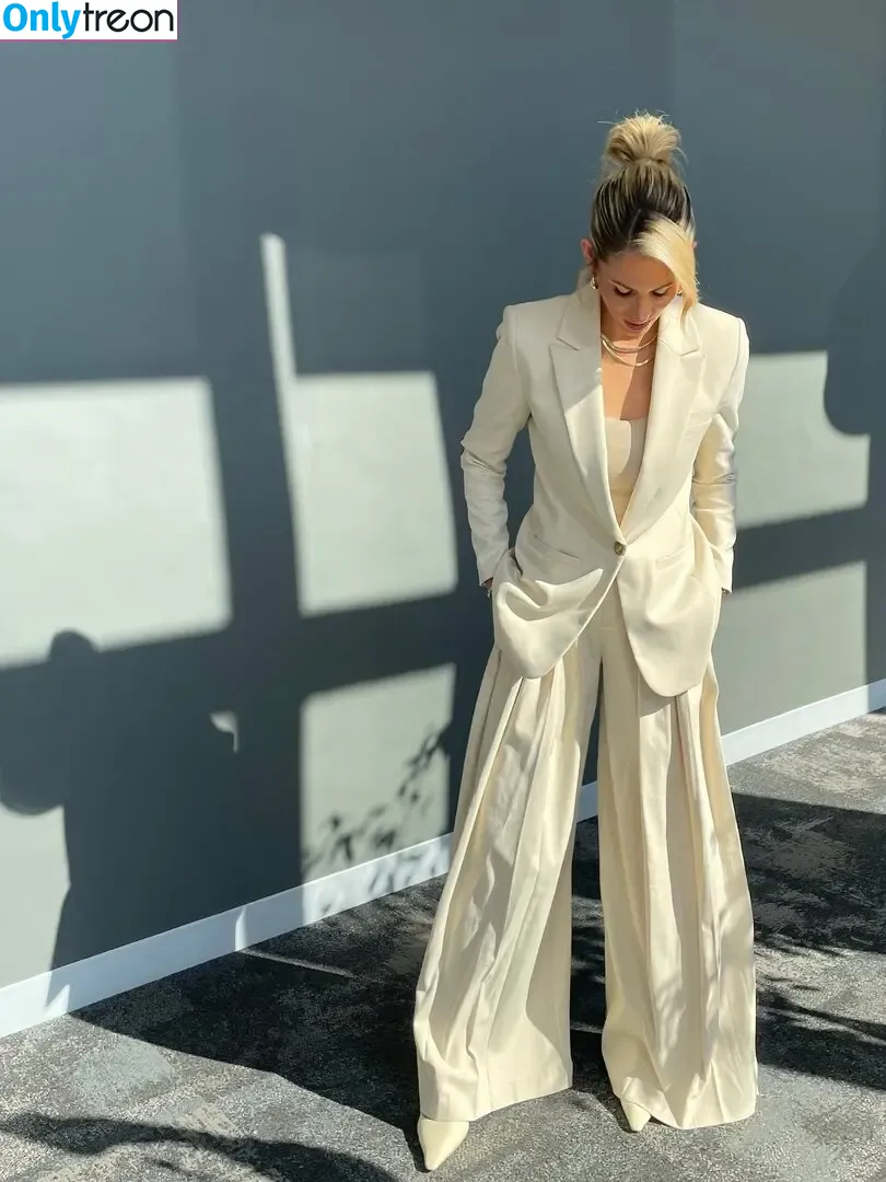 Laura Rutledge голая photo #0145 (lauramrutledge)