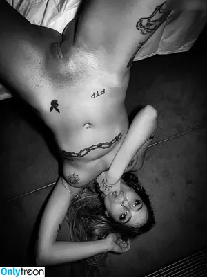 Laura Serafin / larkatomarka / laurakarolinaserafin / laurkaserafin / vulgart nude photo #0164