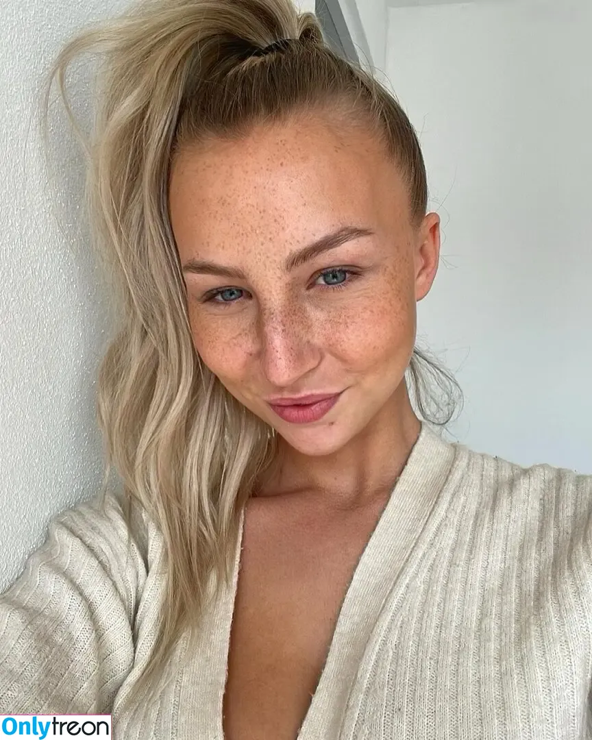 laura.vtsch nude photo #0001 (laura.vtsch)