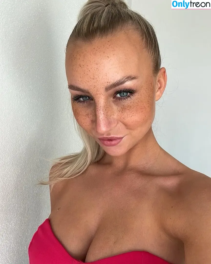 laura.vtsch голая photo #0013 (laura.vtsch)