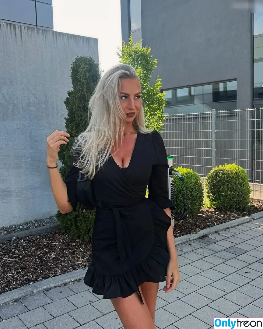 laura.vtsch голая photo #0014 (laura.vtsch)
