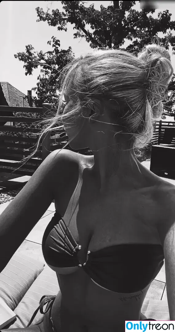 laura.vtsch голая photo #0031 (laura.vtsch)