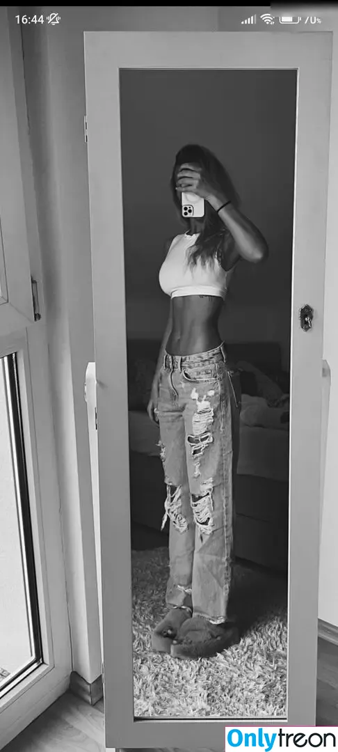 laura.vtsch голая photo #0039 (laura.vtsch)