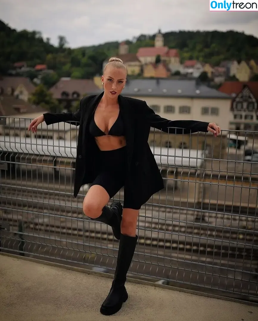 laura.vtsch голая photo #0062 (laura.vtsch)