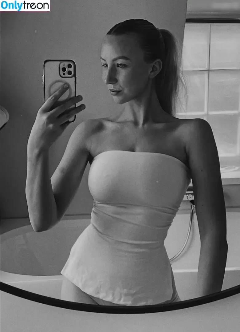 laura.vtsch голая photo #0065 (laura.vtsch)