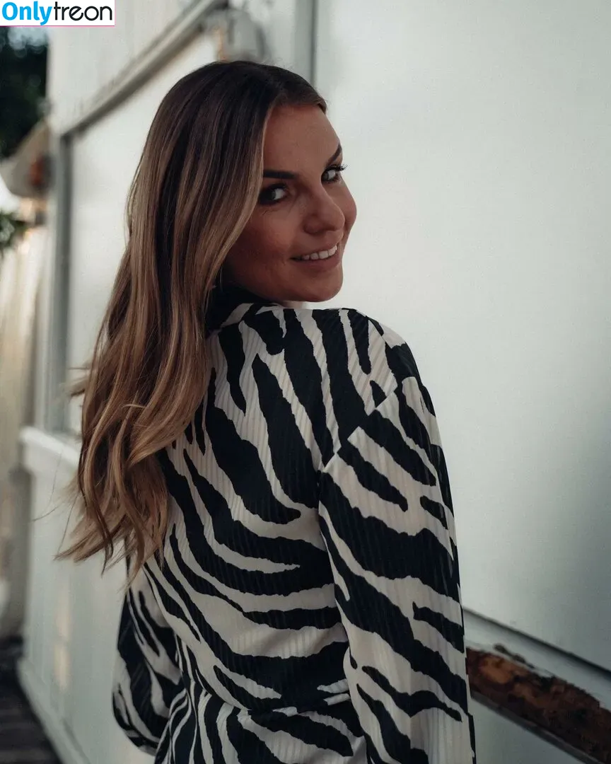 Laura Wontorra голая photo #0056 (LauraWontorra / laurachesnok)
