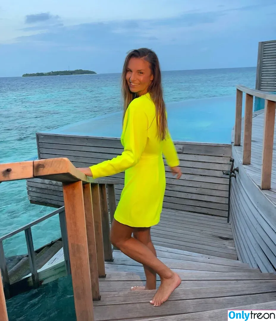 Laura Wontorra голая photo #0058 (LauraWontorra / laurachesnok)