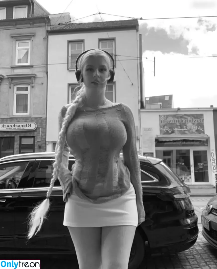 Laura.z57 nude photo #0127 (laurachesnok)