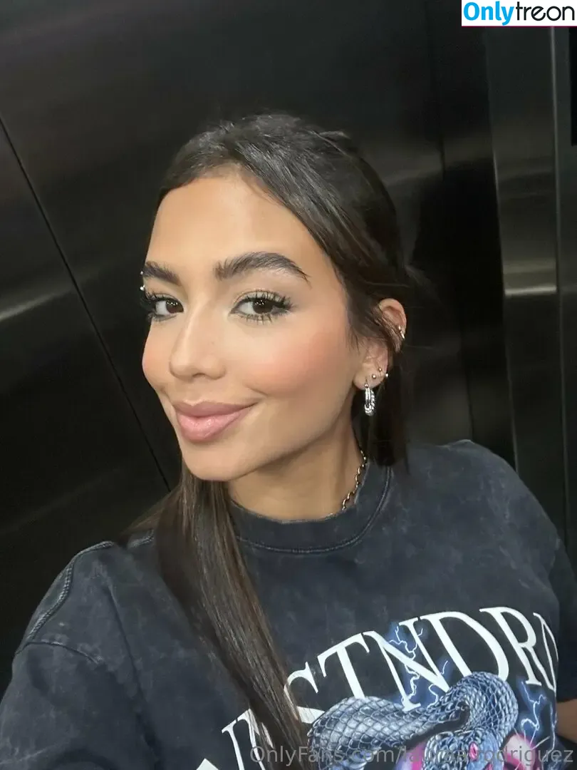 Lauraa.rodriguez голая photo #0018 (lauradrodriguez)