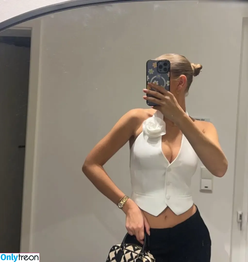 Lauraabla nude photo #0014 (Lauraabla)