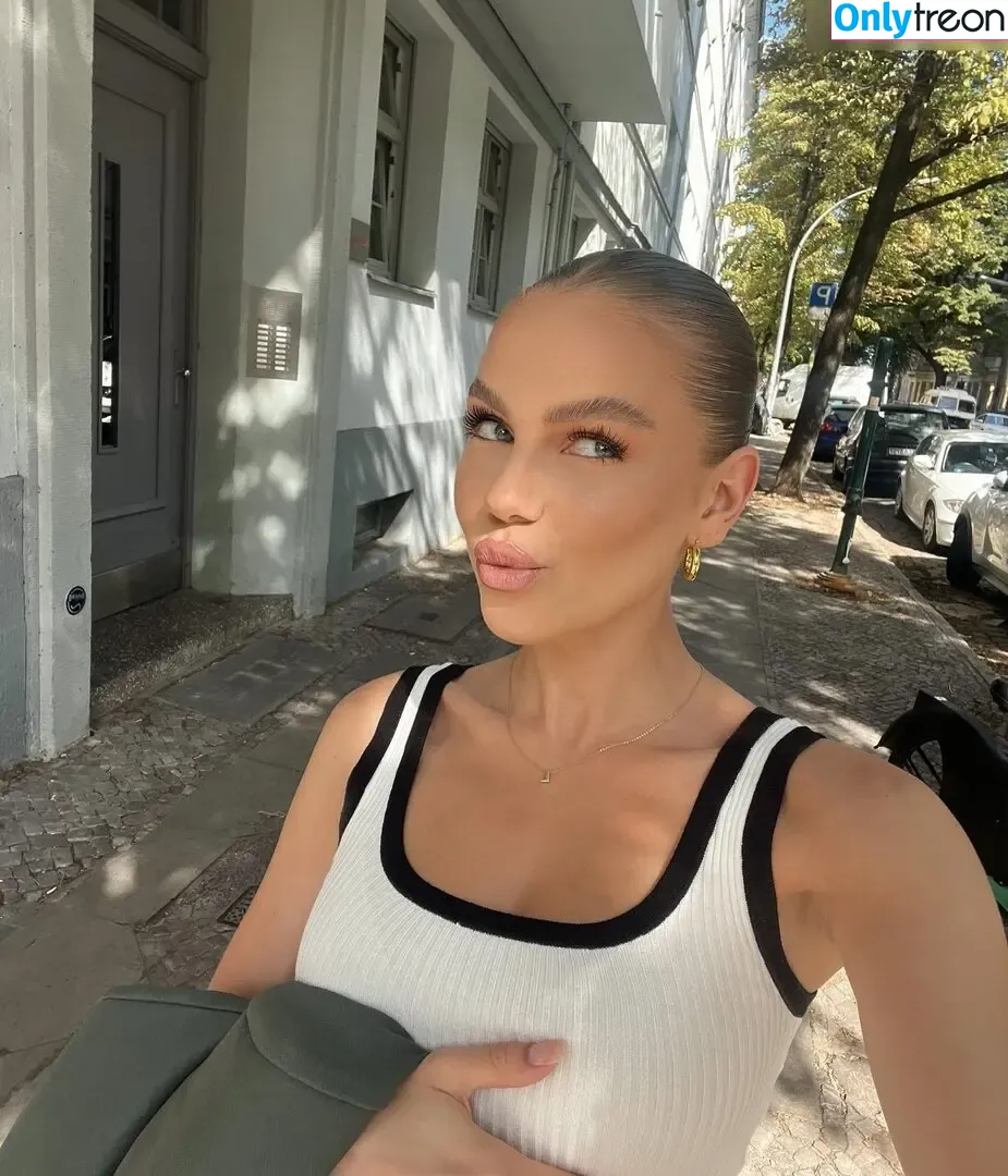 Lauraabla nude photo #0027 (Lauraabla)