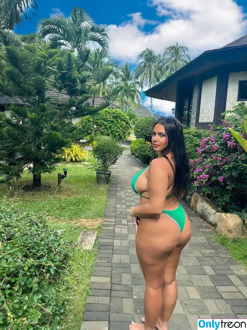Laurab974 nude photo #0028 (Laurab974)