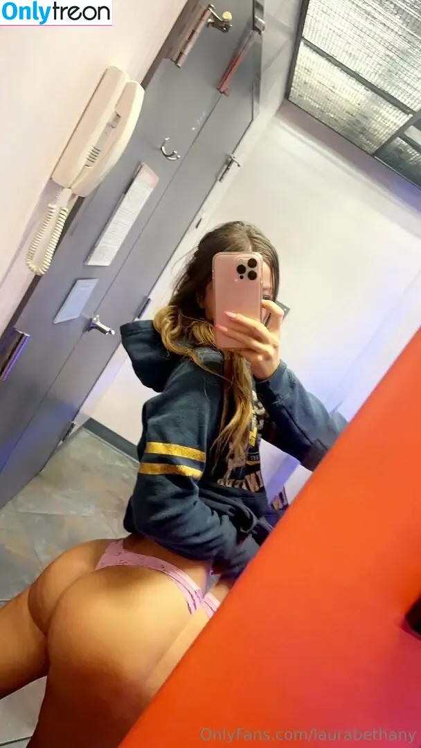 laurabethany nude photo #0011 (lauraxbethany)