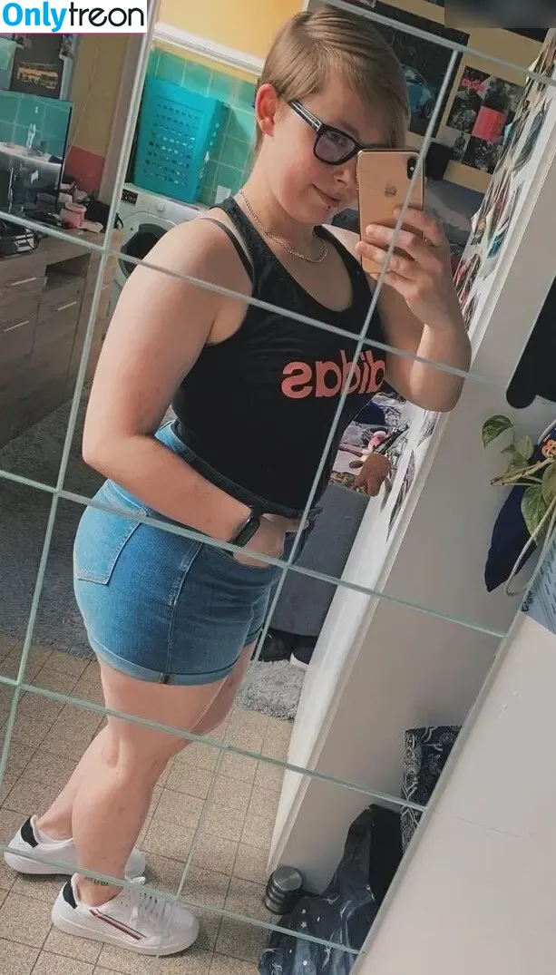 lauradenise98 nude photo #0015 (SirCarpeNoctem / _crazy13girl_)