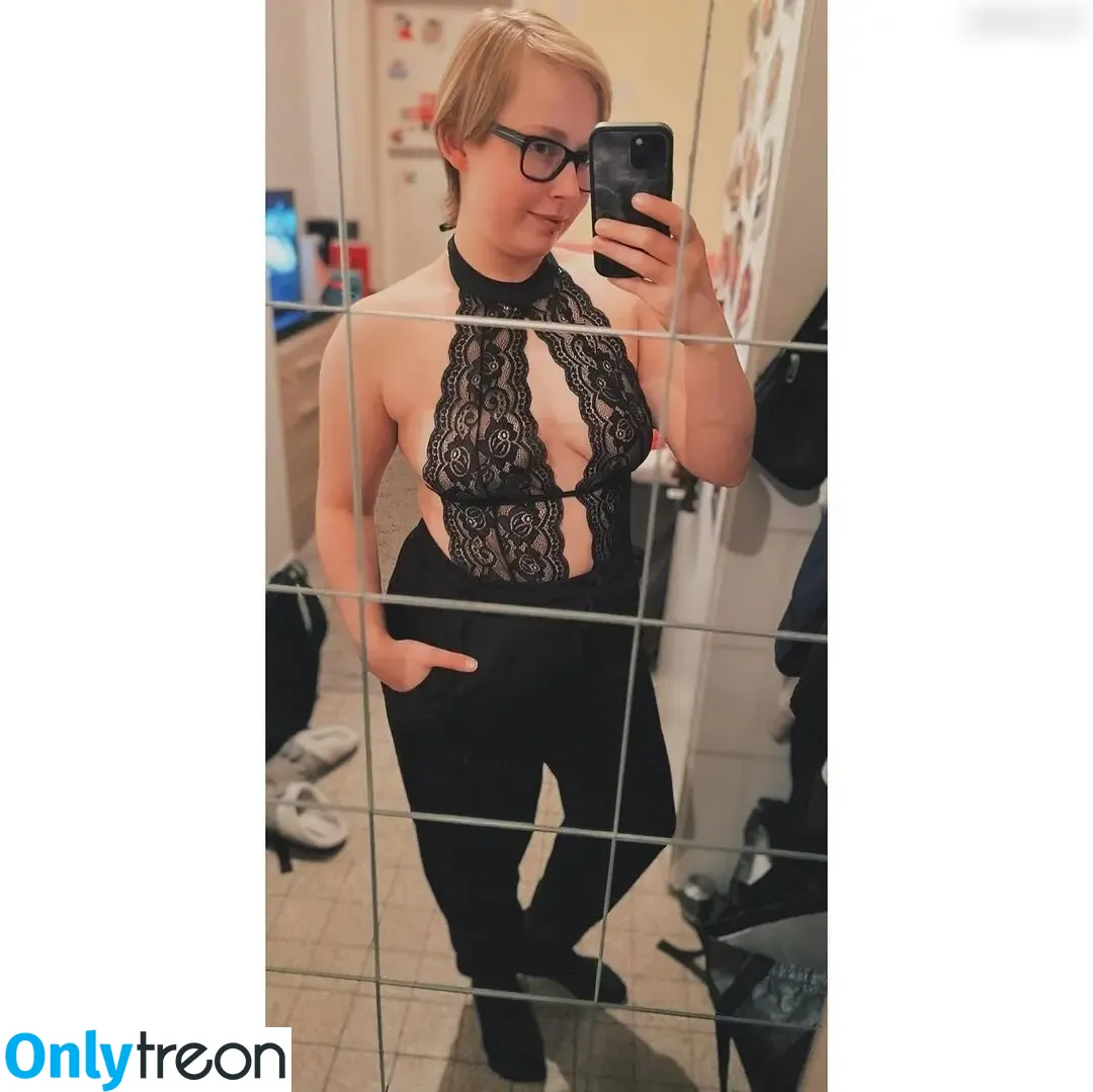 lauradenise98 nude photo #0056 (SirCarpeNoctem / _crazy13girl_)