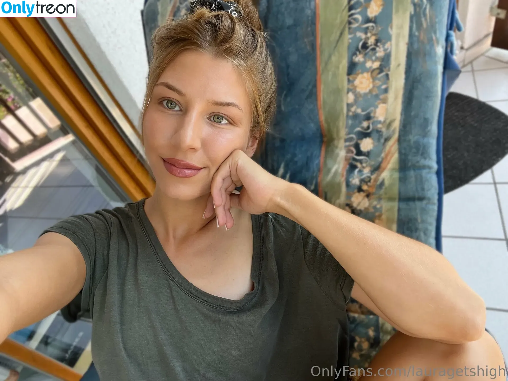 lauragetshigh nude photo #0126 (laura_high)