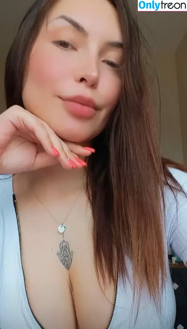 lauratavora голая photo #0038 (gabyguterres2021 / umapave)