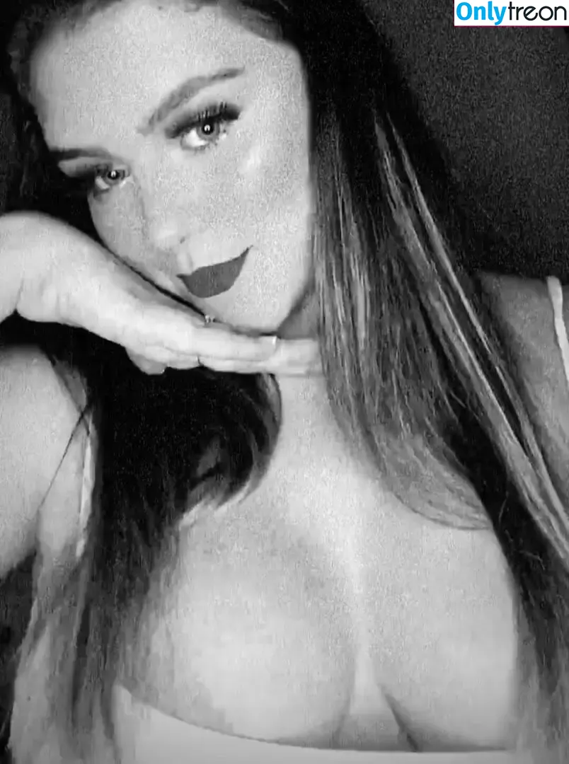 lauratavora nude photo #0226 (gabyguterres2021 / umapave)