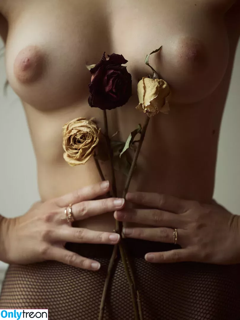 Laure Surlerivage nude photo #0097 (Lauresurlerivage / laure.surlerivage2)