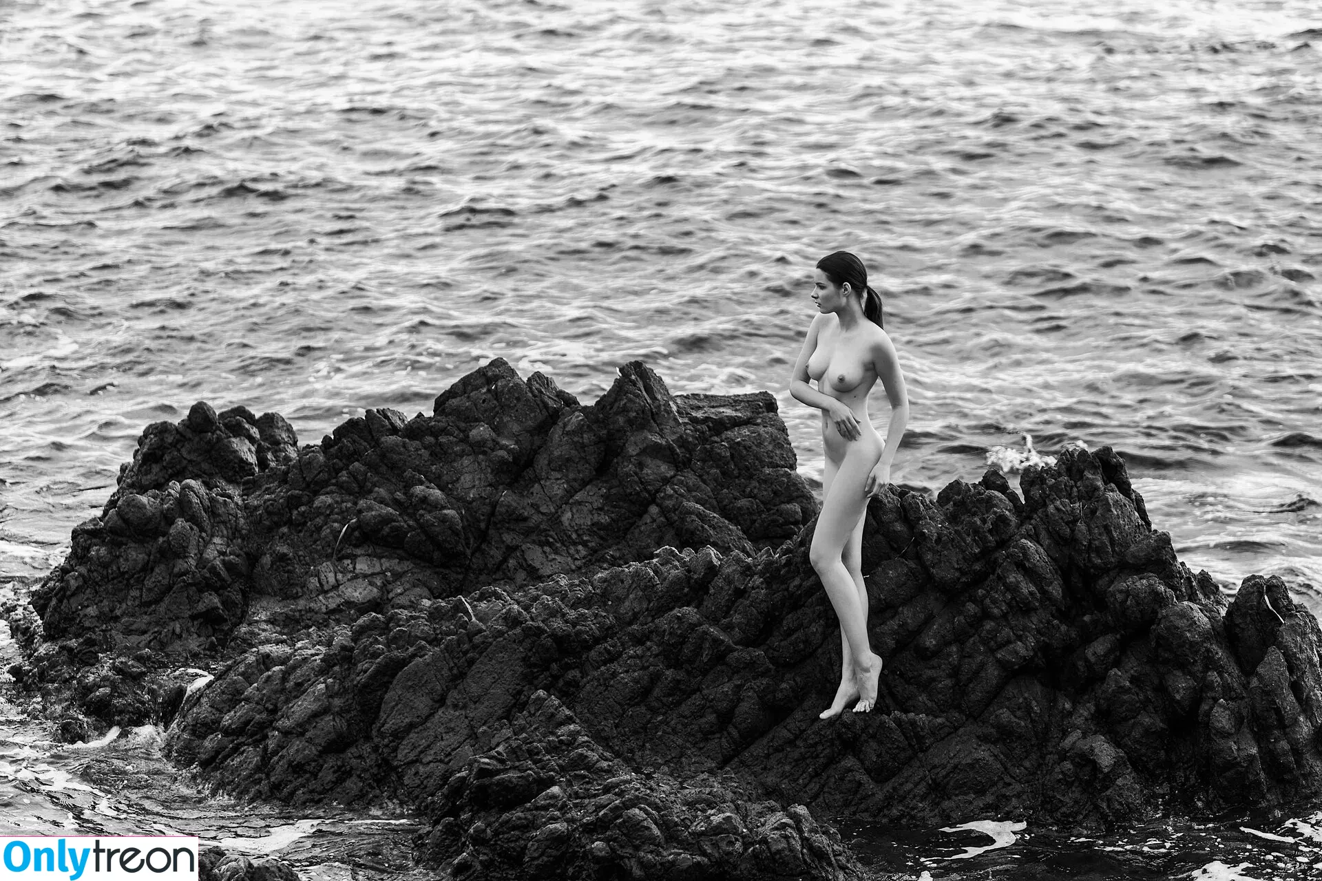 Laure Surlerivage nude photo #0121 (Lauresurlerivage / laure.surlerivage2)