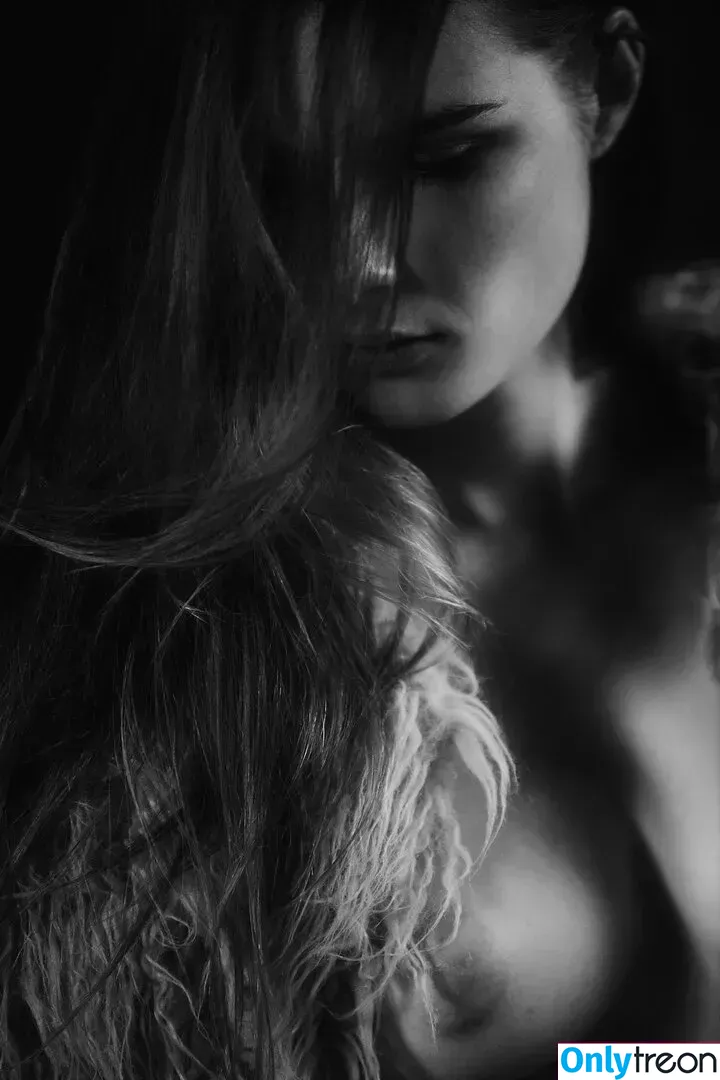 Laure Surlerivage nude photo #0159 (Lauresurlerivage / laure.surlerivage2)