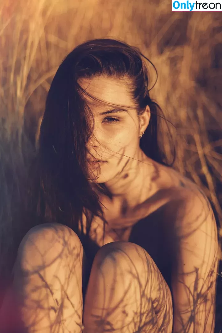 Laure Surlerivage голая photo #0183 (Lauresurlerivage / laure.surlerivage2)