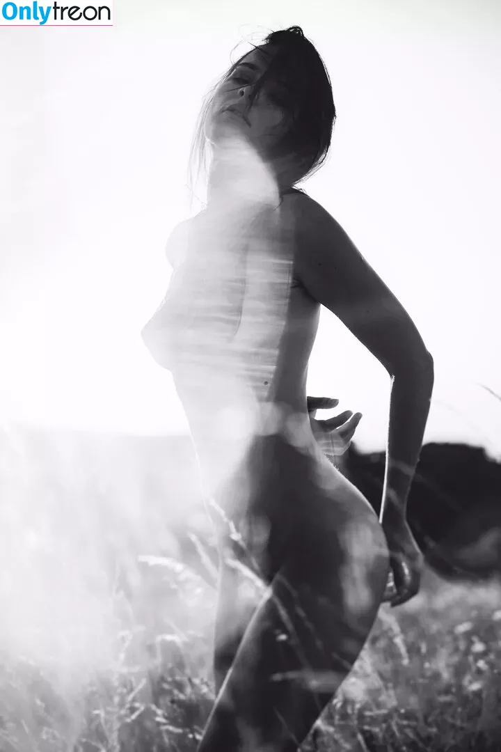 Laure Surlerivage голая photo #0184 (Lauresurlerivage / laure.surlerivage2)