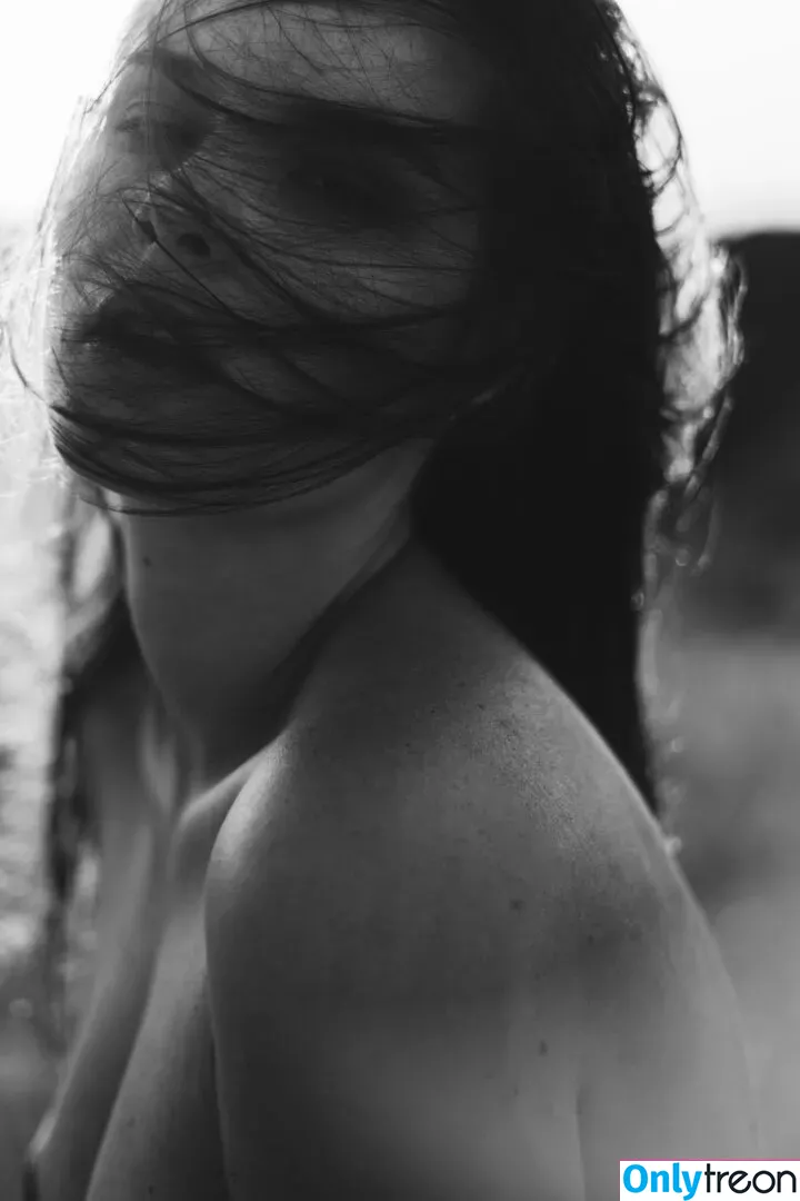 Laure Surlerivage голая photo #0189 (Lauresurlerivage / laure.surlerivage2)