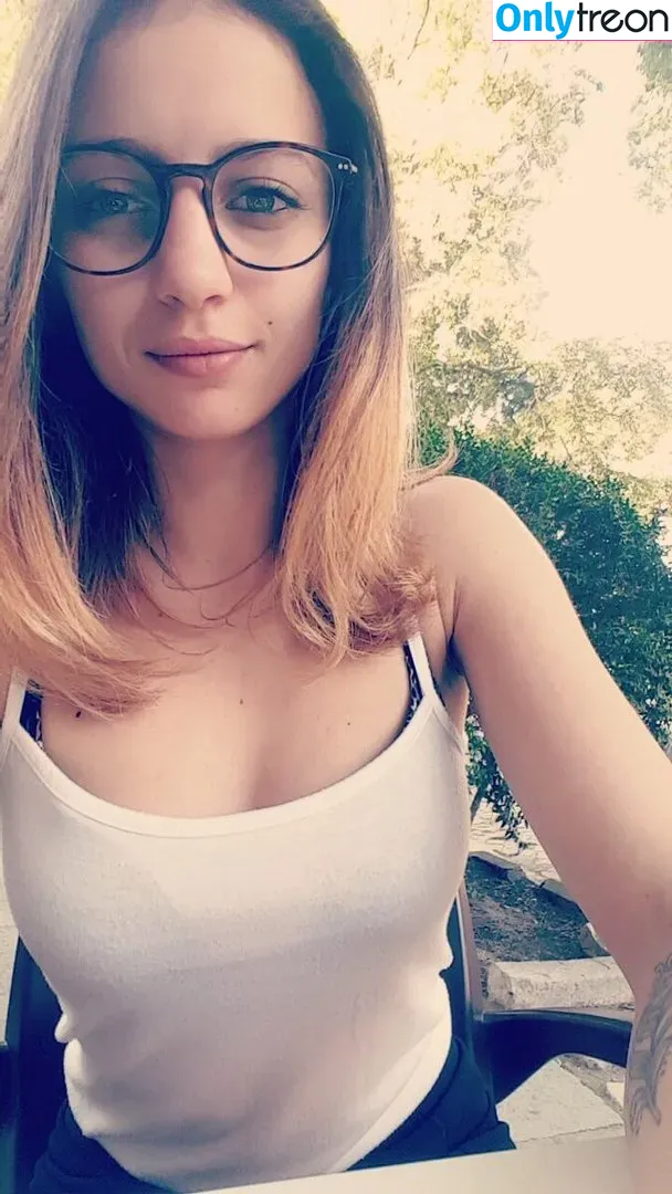 Laure Valée nude photo #0001 (laure_bv)