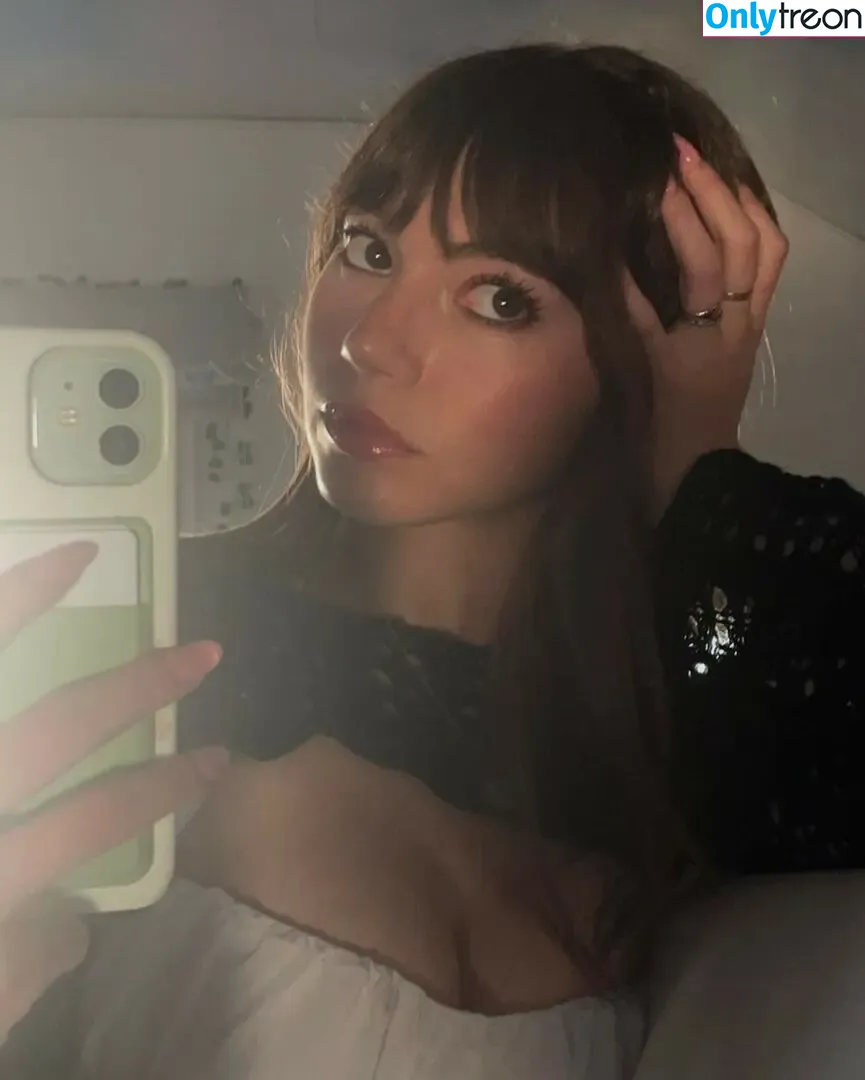 Lauren Donzis голая photo #0002 (laurendonzis)