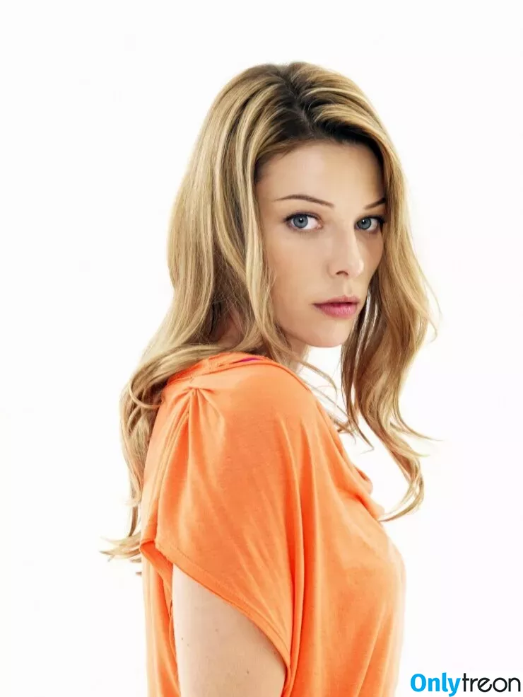 Lauren German голая photo #0076 (laurengermandaily)