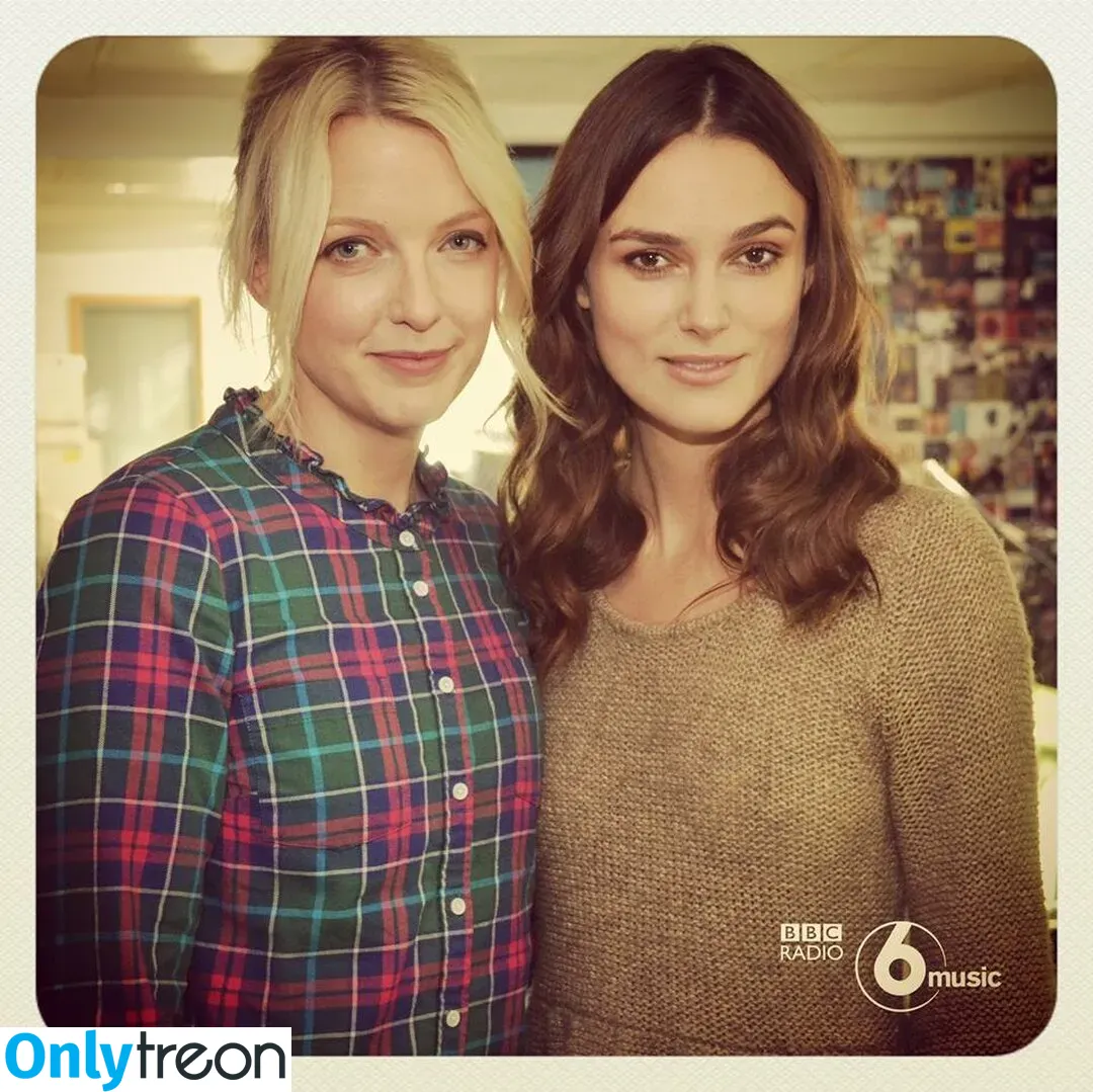 Lauren Laverne голая photo #0019 (laurenlaverne)