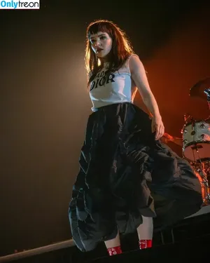 Lauren Mayberry / laurenevemayberry nude photo #1186