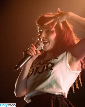 Lauren Mayberry / laurenevemayberry nude photo #1187