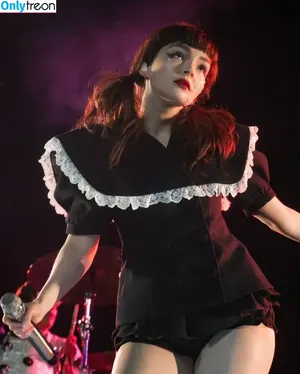 Lauren Mayberry / laurenevemayberry фото голая #1193