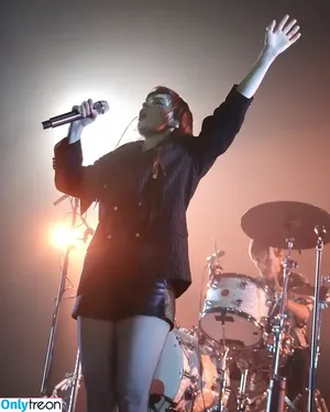 Lauren Mayberry / laurenevemayberry фото голая #1202