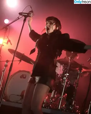 Lauren Mayberry / laurenevemayberry фото голая #1211