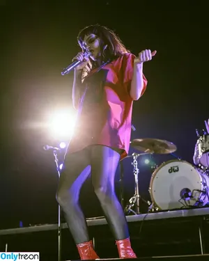 Lauren Mayberry / laurenevemayberry фото голая #1214