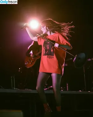Lauren Mayberry / laurenevemayberry фото голая #1215