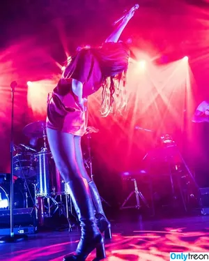 Lauren Mayberry / laurenevemayberry фото голая #1429