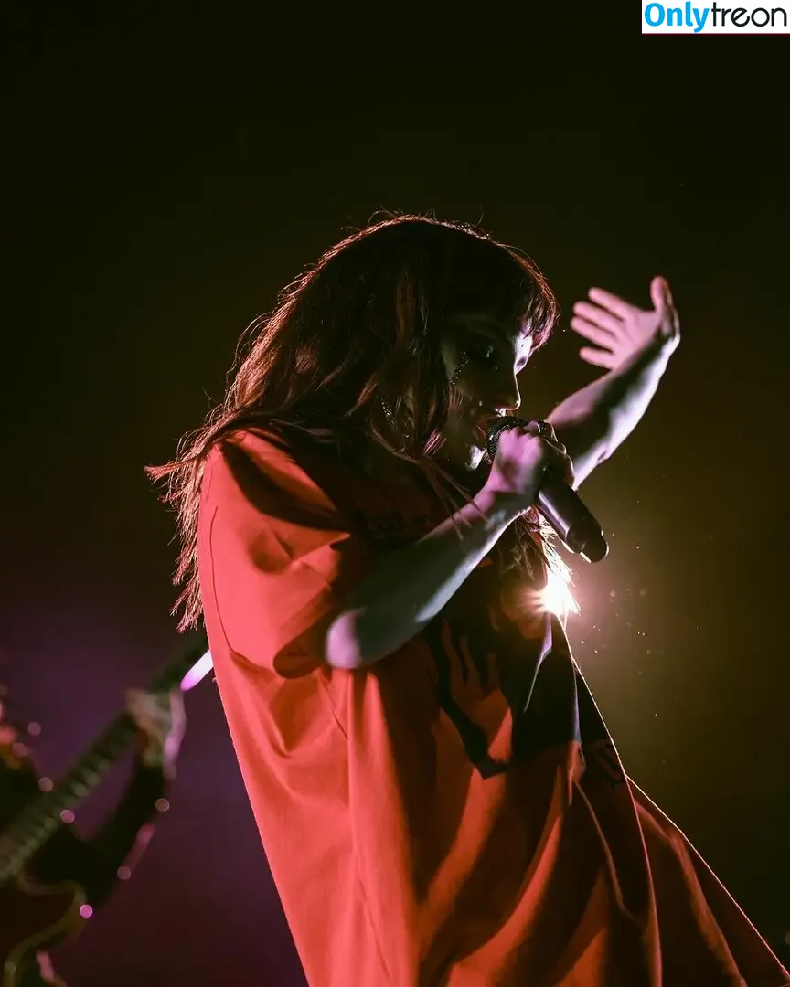 Lauren Mayberry nude photo #1218 (laurenevemayberry)