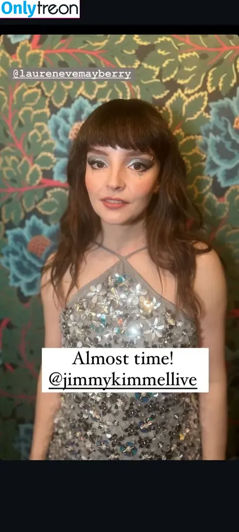 Lauren Mayberry nude photo #1226 (laurenevemayberry)