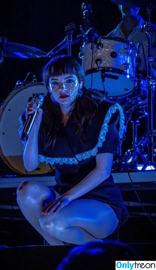 Lauren Mayberry nude photo #1228 (laurenevemayberry)