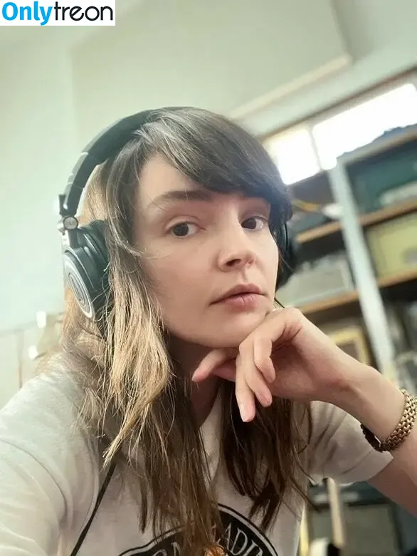 Lauren Mayberry nude photo #1231 (laurenevemayberry)