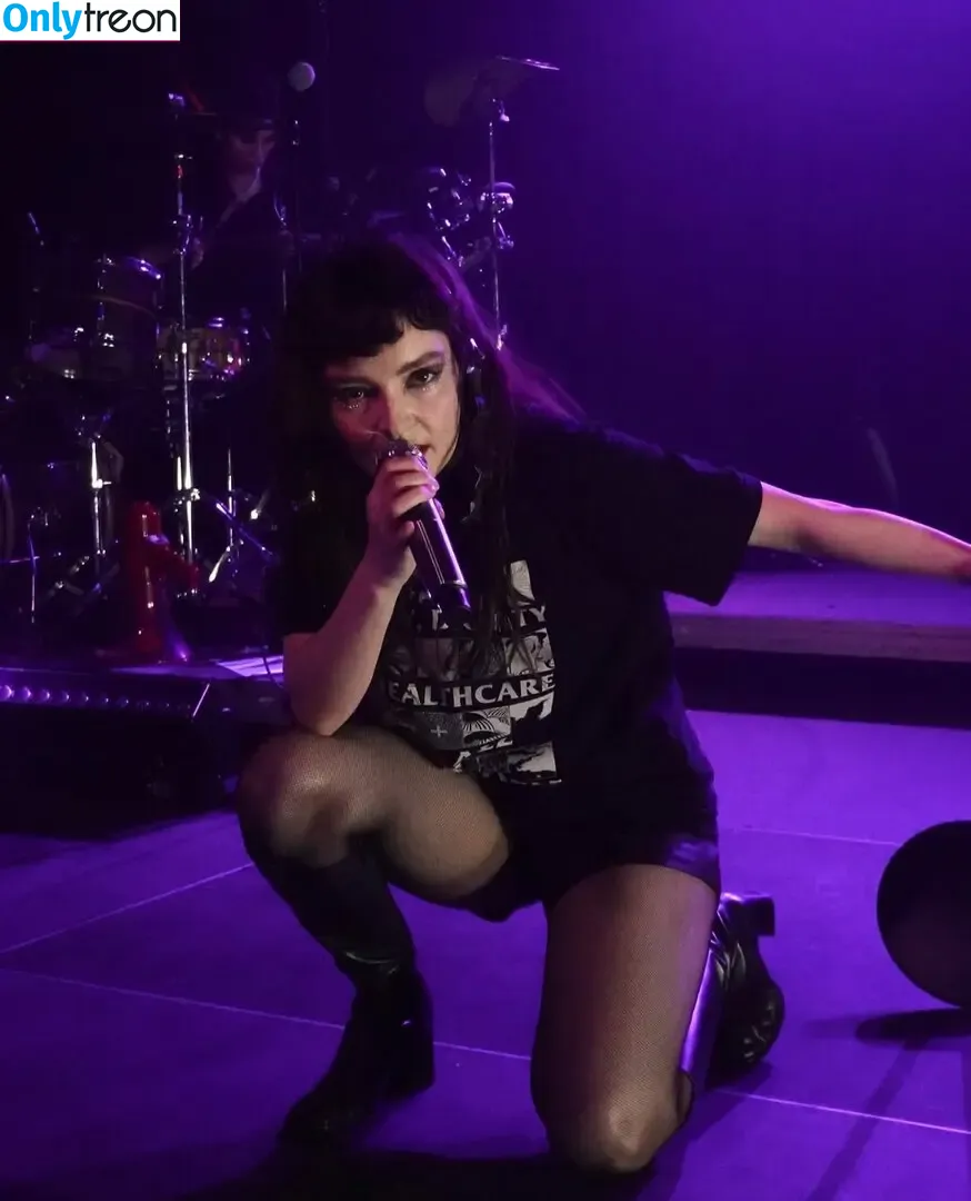 Lauren Mayberry nude photo #1238 (laurenevemayberry)