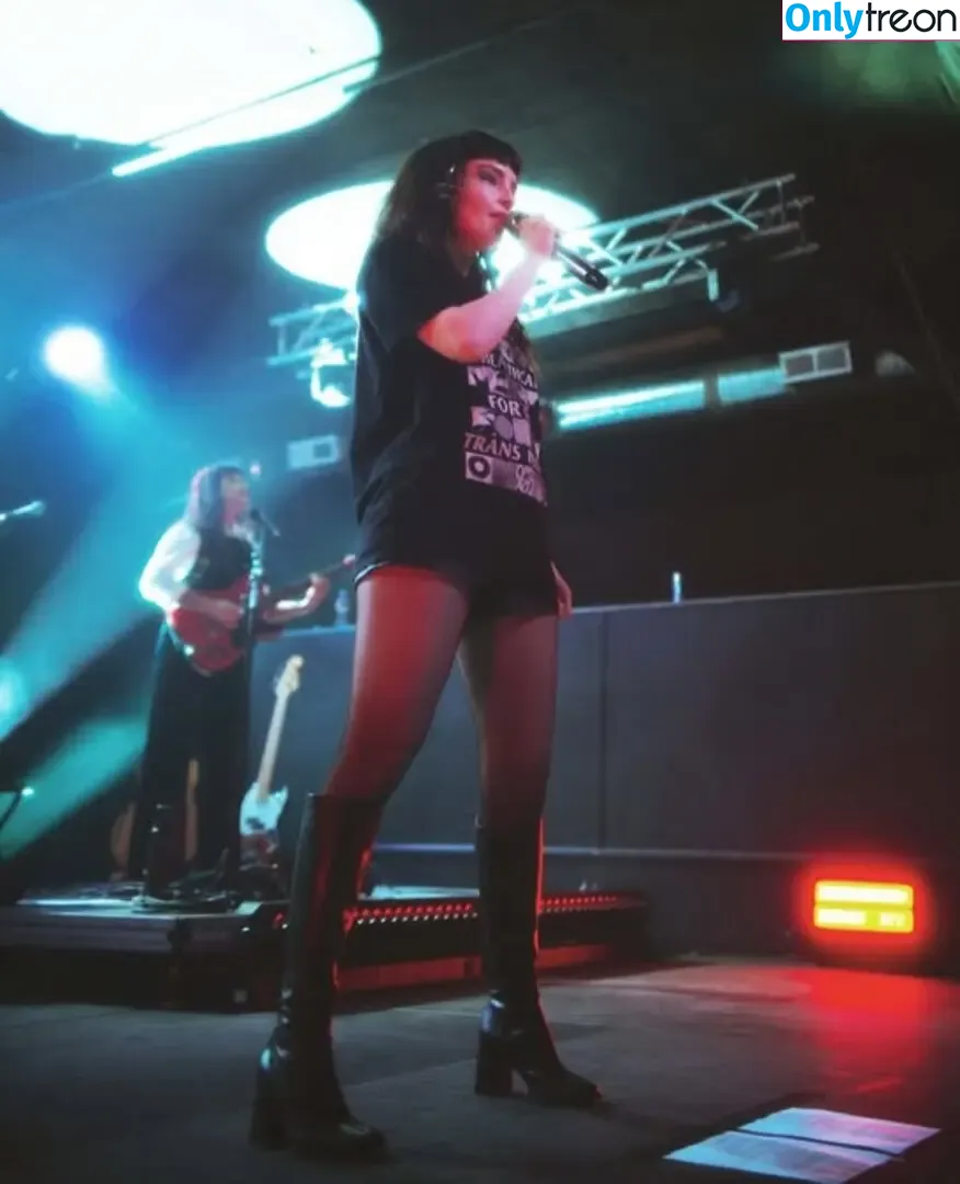 Lauren Mayberry голая photo #1244 (laurenevemayberry)