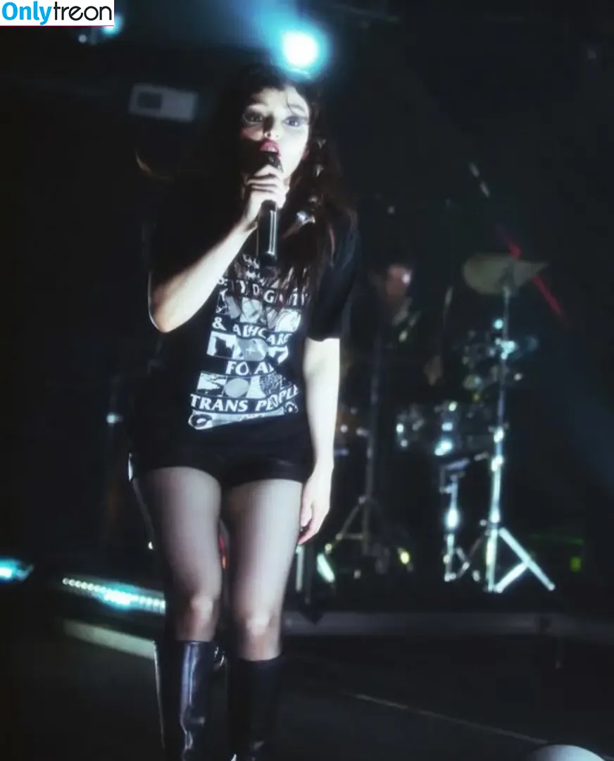 Lauren Mayberry голая photo #1245 (laurenevemayberry)
