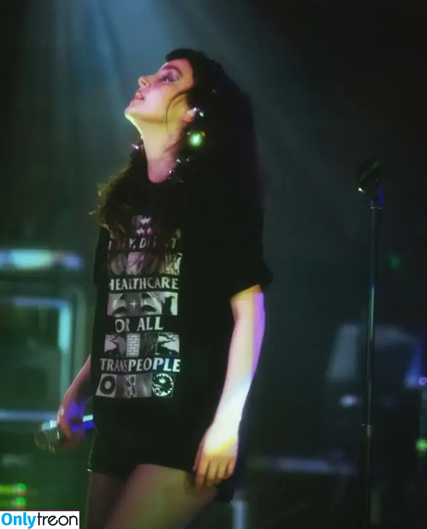 Lauren Mayberry голая photo #1246 (laurenevemayberry)