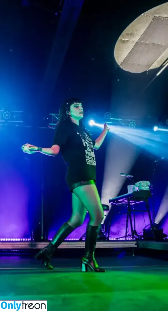 Lauren Mayberry голая photo #1252 (laurenevemayberry)