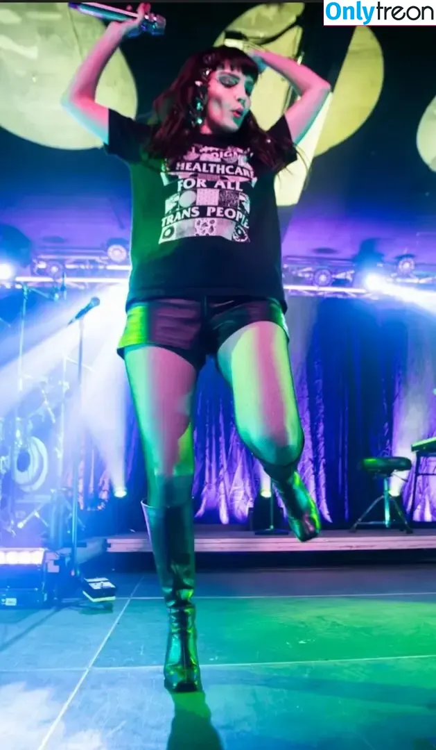 Lauren Mayberry голая photo #1255 (laurenevemayberry)